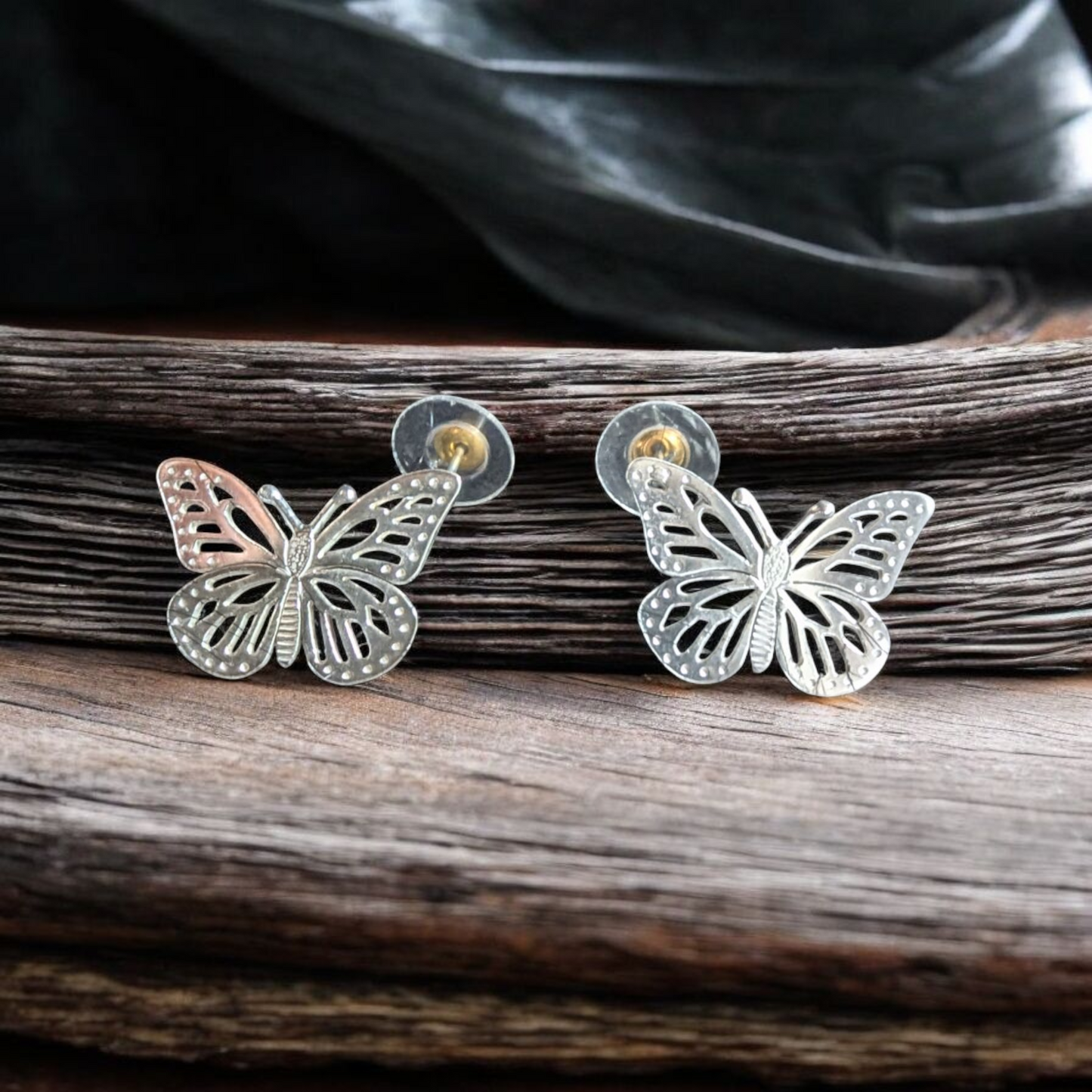Aretes Monarca broquel